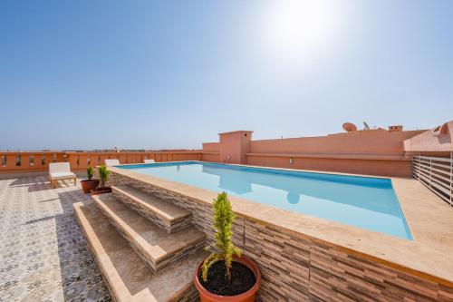 a swimming pool on the roof of a building at Piscine chauffée - Sauna - Hammam - Appart Coeur de Gueliz in Marrakech
