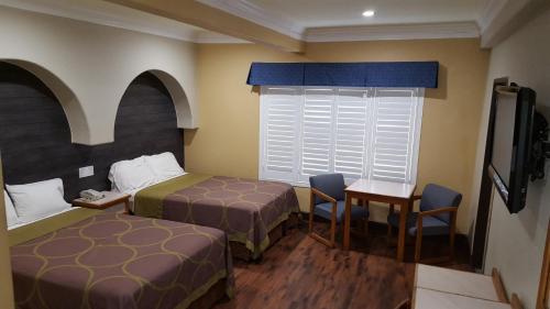 Ένα ή περισσότερα κρεβάτια σε δωμάτιο στο Reedley Inn