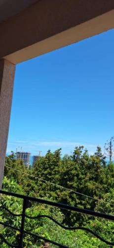 Balkón nebo terasa v ubytování კერძო სახლი