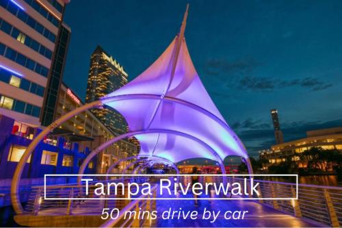 Φωτογραφία από το άλμπουμ του 1 Block to Downtown - 7 min to beach - King bed & Free parking σε New Port Richey