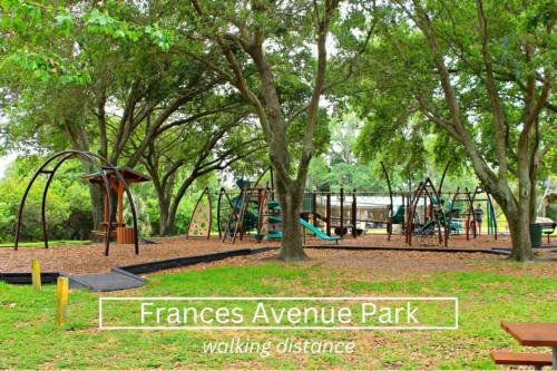 Φωτογραφία από το άλμπουμ του 1 Block to Downtown - 7 min to beach - King bed & Free parking σε New Port Richey