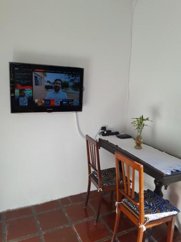 TV a/nebo společenská místnost v ubytování Sítio- Da Roça- Casa- Super Pet Friendly