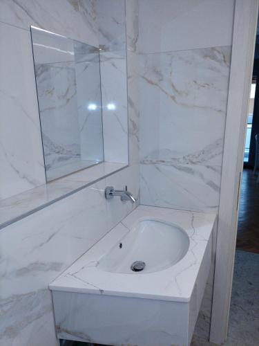 Seafront Apartment With Sea View YR1