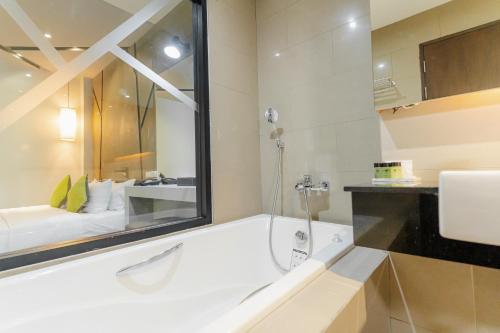 Bilik mandi di 3Season Hotel