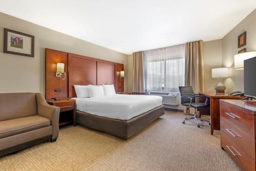 En eller flere senge i et værelse på Comfort Inn North - Air Force Academy Area