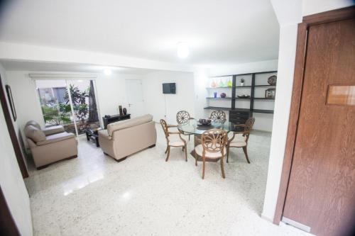 a living room with a dining room table and chairs at Suites Lafragua in Veracruz