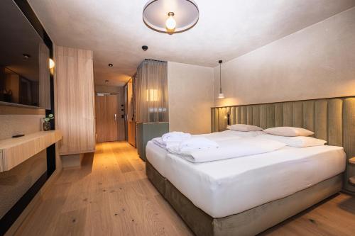 Ein Bett oder Betten in einem Zimmer der Unterkunft Hotel Bäckelar Wirt Superior