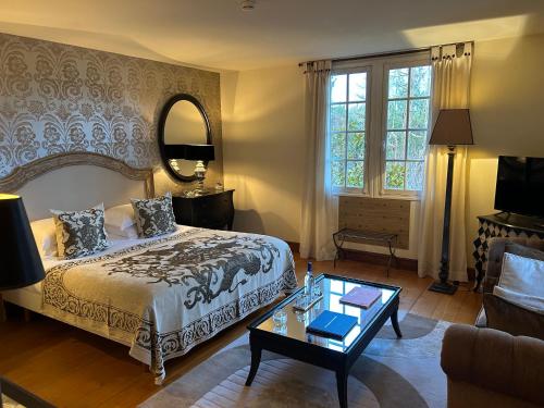 Un ou plusieurs lits dans un hébergement de l'établissement Beaumanoir Small Luxury Boutique Hotel