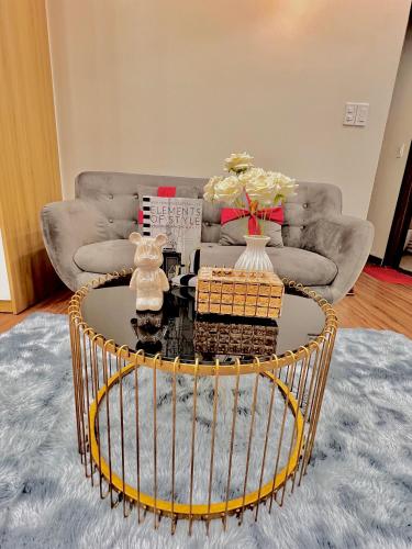 a coffee table in a living room with a couch at HPT Home II Vinhome Marina chuỗi Apartment - Homestay in Hai Phong