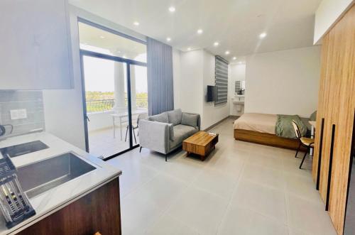 a kitchen and living room with a bed and a sink at HPT Home II Vinhome Marina chuỗi Apartment - Homestay in Hai Phong