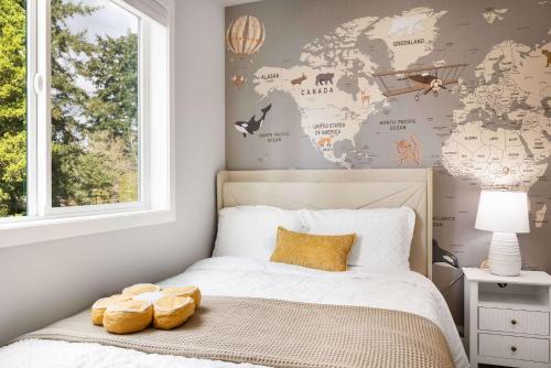 Ένα ή περισσότερα κρεβάτια σε δωμάτιο στο Modern 4BR Family Oasis - Treehouse Bunk &Game Room