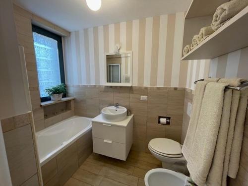 a bathroom with a tub and a sink and a toilet at I Tre Laghi Countryhouse 14 posti letti Cottage 10 posti letti in Citta' Sant'Angelo