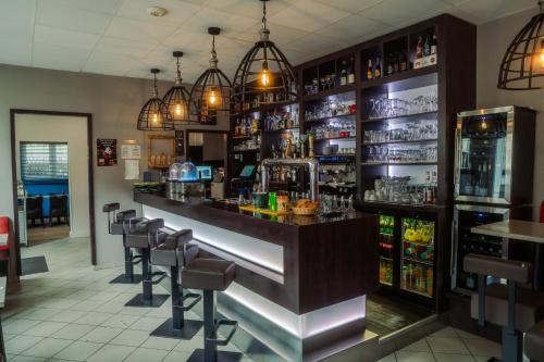 Ο χώρος του lounge ή του μπαρ στο LOGIS -Hotel & Restaurant de la Place