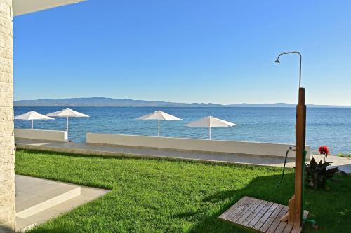 a view of the beach with umbrellas and the water at Vista Paraiso Inn in Nea Potidaea