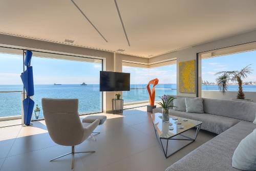 Infinity Sea View Apartment Central