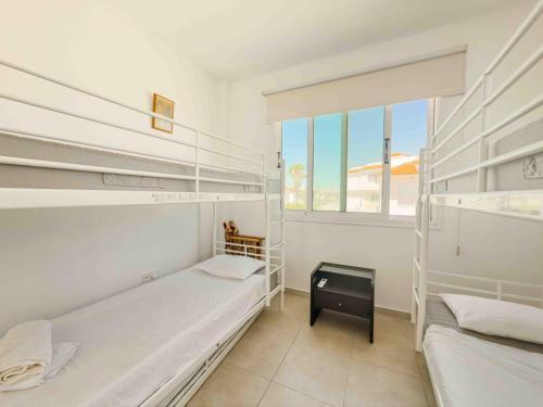 Postel nebo postele na pokoji v ubytování Villa Rena - 3BR Retreat near Kalamies Beach