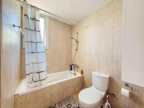 Koupelna v ubytování Villa Rena - 3BR Retreat near Kalamies Beach