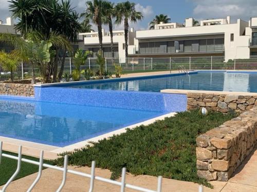 Bazén v ubytování Modern pool home AVORH nebo v jeho okolí