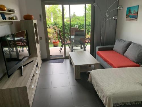 Postel nebo postele na pokoji v ubytování Modern pool home AVORH