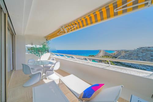 T3 luxe Marina Baie des Anges vue mer panoramique