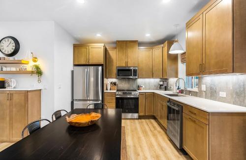 a kitchen with wooden cabinets and a black counter top at Cedarcrest House in Blaine