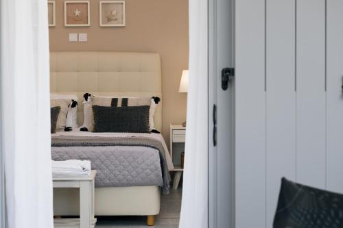 a bedroom with a bed and a table with a lamp at Scala Apartments in Kastraki Naxou