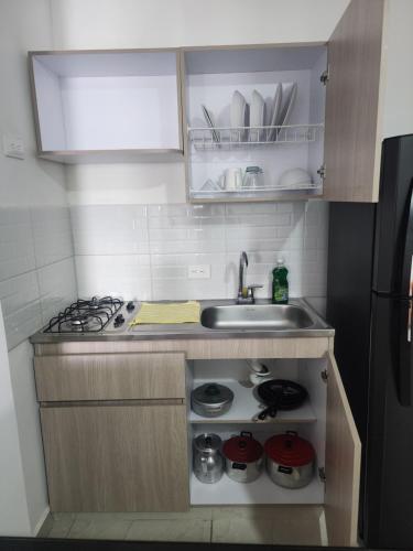 a small kitchen with a sink and a stove at Apartaestudio 301 moderno y unico in Tuluá