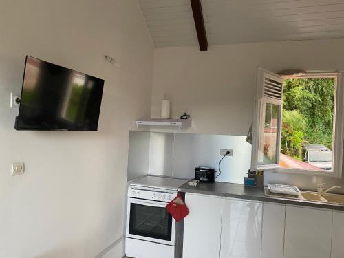 Una cocina o cocineta en Le cocon de Cathy