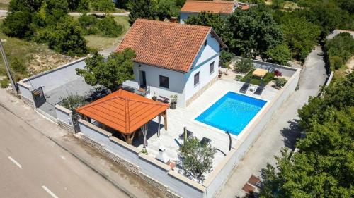Bassein majutusasutuses Holiday house with a swimming pool Pridraga - Cuskijas, Novigrad - 24776 või selle lähedal