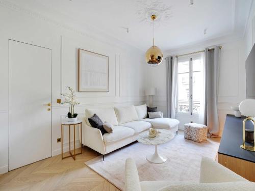 Elegant A C Apt 2BR 6P Paris 17th Monceau