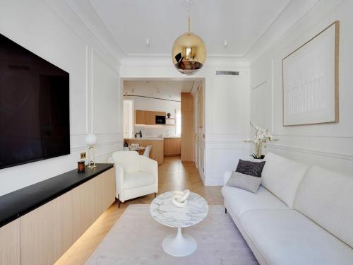 Elegant A C Apt 2BR 6P Paris 17th Monceau