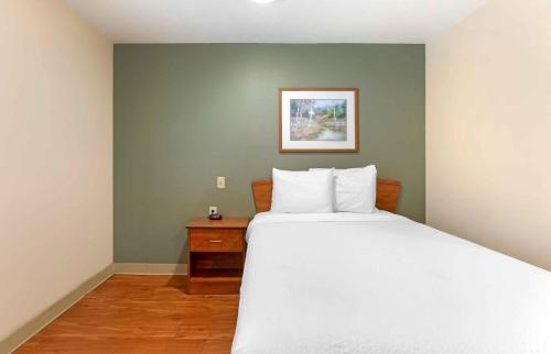 Voodi või voodid majutusasutuse Extended Stay America Select Suites - Phoenix - West toas