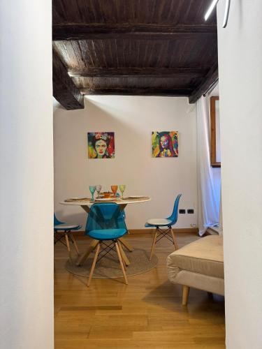 a dining room with a table and chairs at Aria B&B - apartment in the historic center in Spoleto