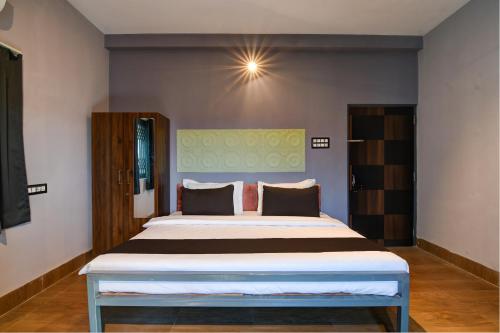 a bedroom with a large bed in a room at Hotel O Neatflix &Chill in Khandagiri