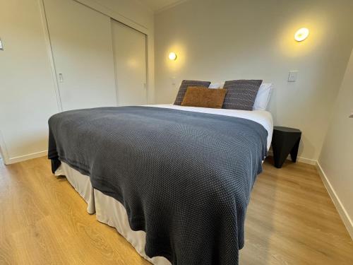 a bedroom with a large bed in a room at Mt Wellington Motel in Auckland