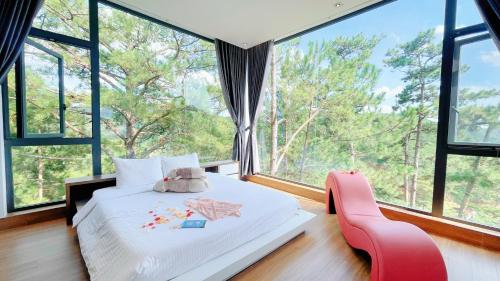 Postel nebo postele na pokoji v ubytování Kymi villa Đà Lạt - nơi tình yêu bắt đầu