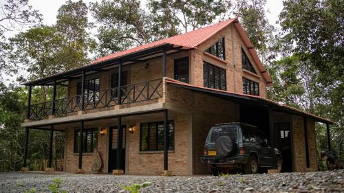 a house with a van parked in front of it at Casa Alto Bonito in Yumbo