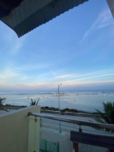 a view of the ocean from a balcony at Nhà nghỉ Bá Thành - Lý Sơn in Quang Ngai