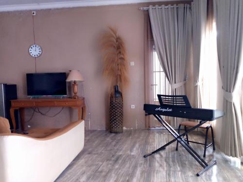 Μια τηλεόραση ή/και κέντρο ψυχαγωγίας στο villa Ambarwati