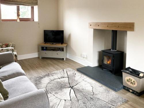 a living room with a fireplace and a couch at Westerley - Uk31573 in Clifford