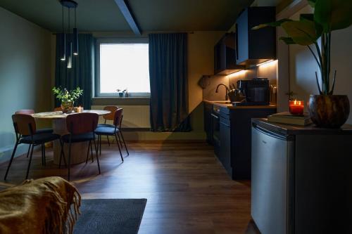 Кухня или мини-кухня в Hotspot Location Reeperbahn Harbor Premium Apartments by ORY Living
