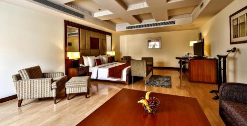 Un lugar para sentarse en Regenta Central Klassik Ludhiana, Model Town