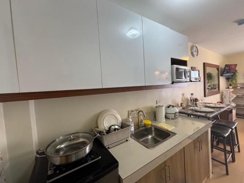 Kuchyň nebo kuchyňský kout v ubytování Marina Spatial Studio type condo
