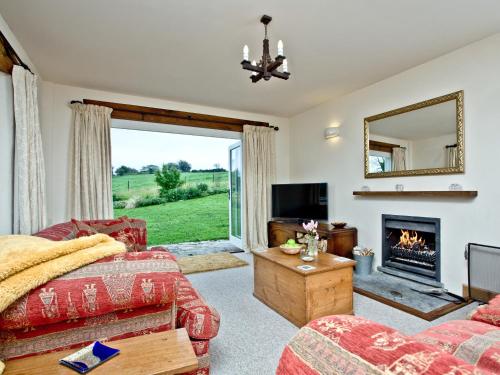 TV a/nebo společenská místnost v ubytování Exmoor View