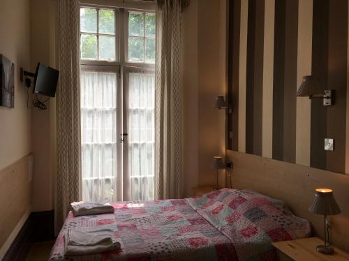 Postel nebo postele na pokoji v ubytování St George Hotel