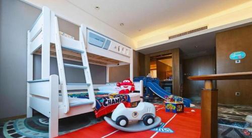 a bedroom with a bunk bed with a toy truck at Wuhan Gleetour Hotel in Wuhan