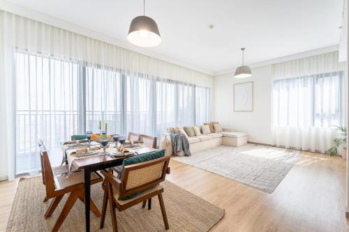 DAYF-PAR Large 3 Bed with Full Skyline View in Dubai Hills