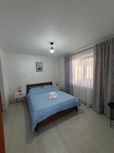 a bedroom with a bed with two towels on it at Cabana belvedere (VIS) in Colibiţa