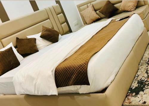 Postel nebo postele na pokoji v ubytování The Sandstone Studio