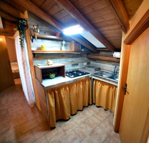 Kuchyň nebo kuchyňský kout v ubytování Cocò House, mansarda vista mare